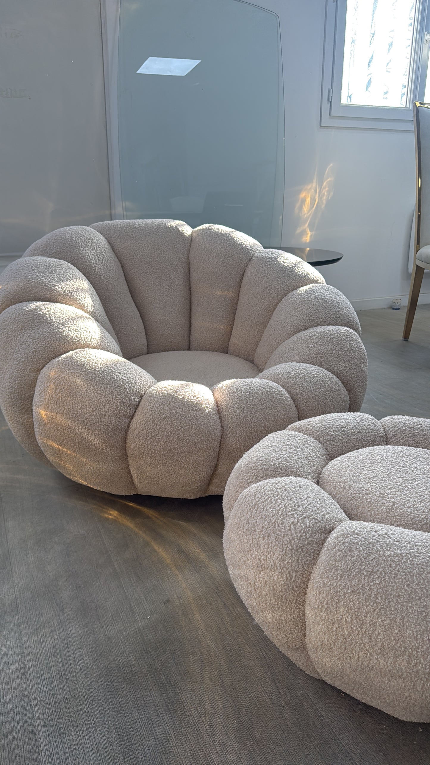 FAUTEUIL PIVOTANT + POUF « COZY »