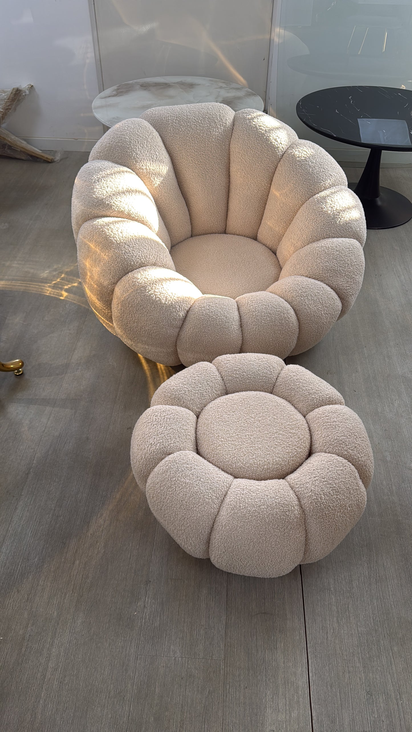 FAUTEUIL PIVOTANT + POUF « COZY »